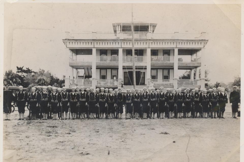 The Sarasota Naval Militia poses in front of the Sarasota Yacht and Automobile Club in 1917, after it became an armory.