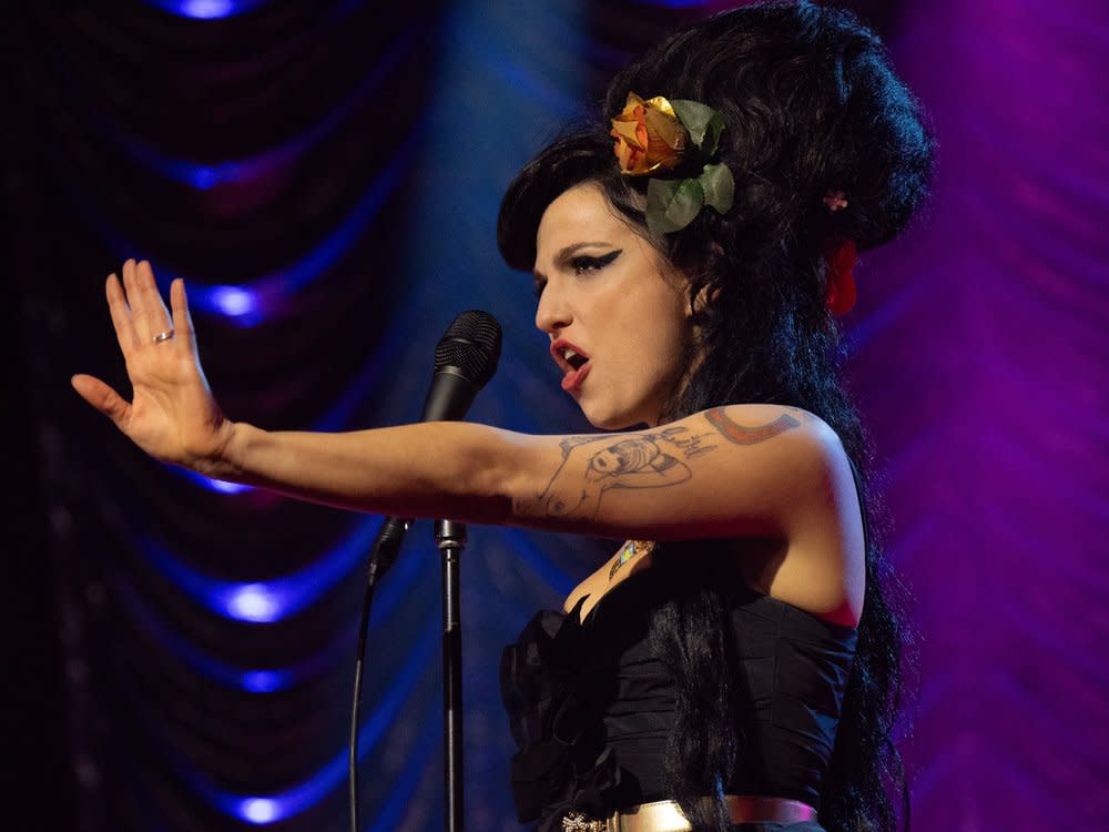 Perfekt gecastet: Marisa Abela spielt in "Back o Black" Amy Winehouse. (Bild: © Dean Rogers © STUDIOCANAL SAS)