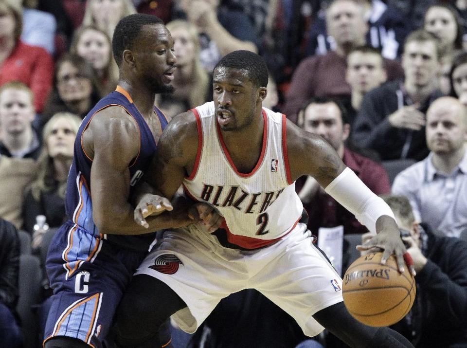 Portland Trails Blazers guard Wesley Matthews, right, works the ball in on Charlotte Bobcats guard Kemba Walker during the first half of an NBA basketball game in Portland, Ore., Thursday, Jan. 2, 2014. (AP Photo/Don Ryan)