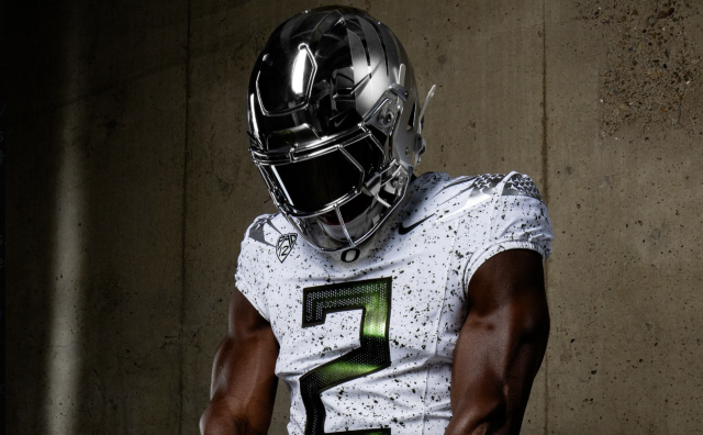 LOOK: Ducks unveil eggshell uniforms for top-10 showdown vs