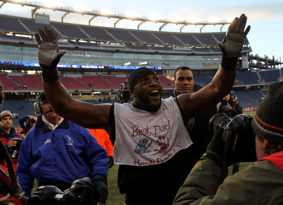 FOXBORO, MA - JANUARY 10: Ray Lewis #52 of the Baltimore Ravens celebrates as he walks off of the field after their 33-14 win against the New England Patriots during the 2010 AFC wild-card playoff game at Gillette Stadium on January 10, 2010 in Foxboro, Massachusetts. (Photo by Jim Rogash/Getty Images)