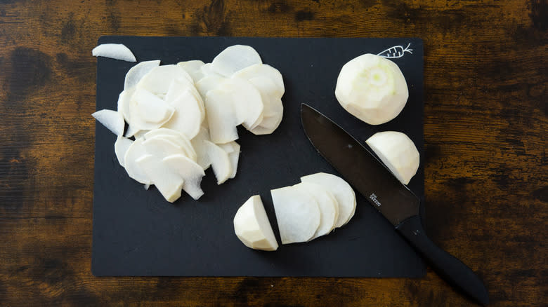 sliced ​​turnips on a cutting board 