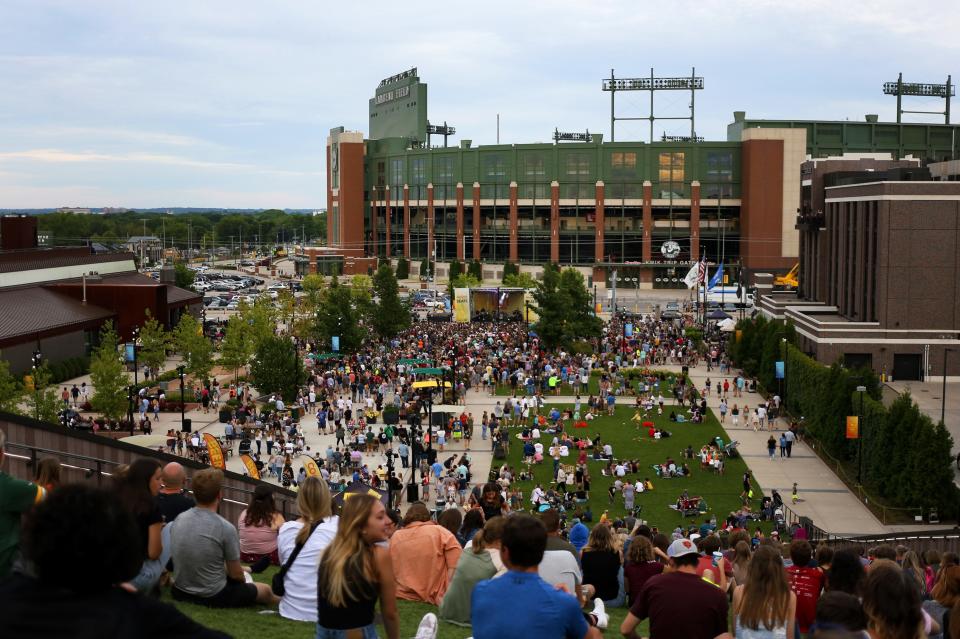 Hunter Hayes performs during the Titletown Beats concert serieson in the Green Bay Packers' Titletown District in Ashwaubenon.