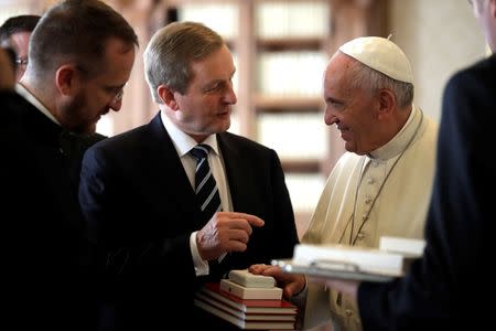 Pope Francis exchanges gifts with Irish Prime Minister Enda Kenny (C) during a private audience in Vatican, November 28, 2016 . REUTERS/Alessandra Tarantino/Pool