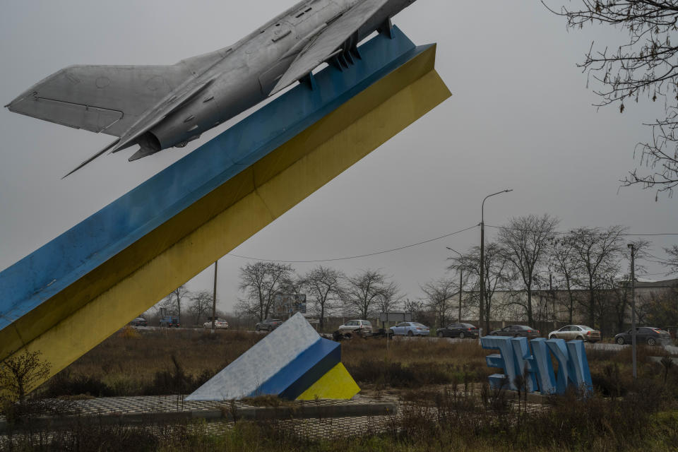 Cars leave Kherson, southern Ukraine, Saturday, Nov. 26, 2022. Fleeing shelling, hundreds of civilians on Saturday streamed out of the southern Ukrainian city whose recapture they had celebrated just weeks earlier. (AP Photo/Bernat Armangue)