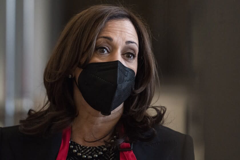 La vicepresidenta Kamala Harris responde a una pregunta el lunes 17 de enero de 2022, en Washington. (AP Foto/Alex Brandon)