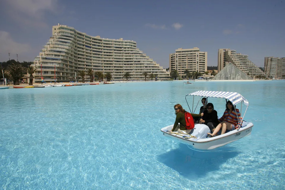 <p>Se trata de un destino habitual de vacaciones tanto de turistas locales como extranjeros deseosos de disfrutar de un complejo de lujo y de bañarse en una de las piscinas más espectaculares que existen. (Foto: Eliseo Fernandez / Reuters).</p> 