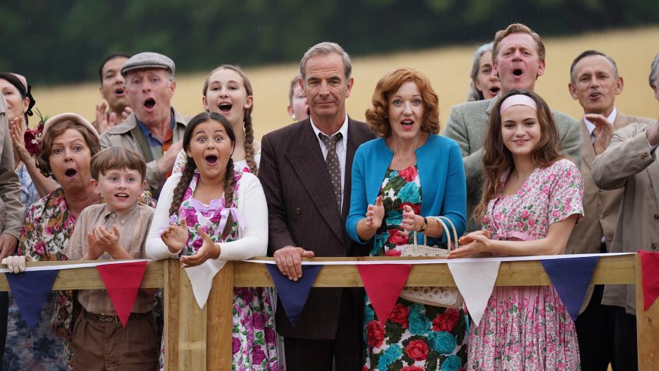 ROBSON GREEN as Geordie Keating and KACEY AINSWORTH as Cathy Keating in Grantchester 