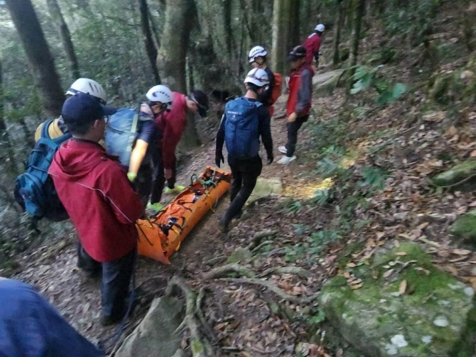 64歲吳姓山友獨自攀登加里山，倒臥步道旁不治。（圖：消防局提供）