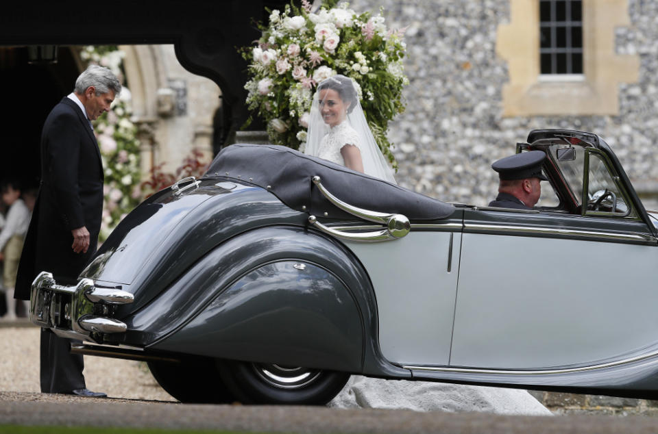 <p>… Michael Middleton in die St. Mark’s Church in Englefield geleiten, wo sie Ja zu ihrem Zukünftigen James Matthews sagen wird. Wir sagen nicht nur Ja zu dieser Hochzeit, sondern auch … </p>