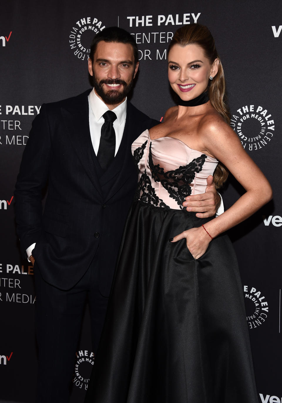 Amigo de Marjorie de Sousa le arrebata a Julián Gil a su hijo; el actor llora y lo llama “alcahueta”