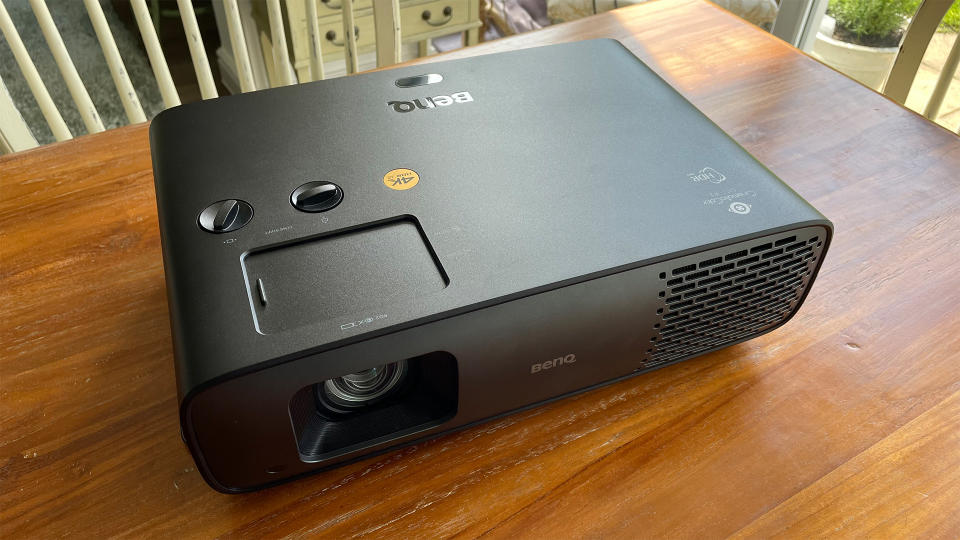 4K home cinema projector: BenQ W4000i