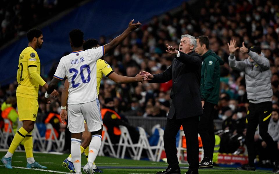 Real Madrid's Italian coach Carlo Ancelotti (R) reacts during the UEFA Champions League quarter final second leg football match between Real Madrid CF and Chelsea FC at the Santiago Bernabeu stadium in Madrid on April 12, 2022 - AFP