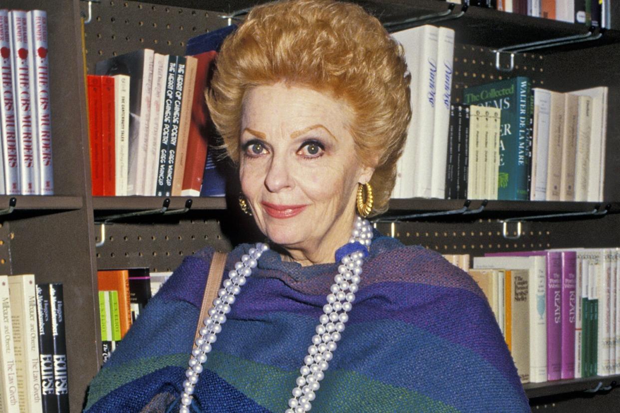 BEVERLY HILLS, CA - NOVEMBER 10: Carole Cook attends the book party for Fannie Flagg "Fried Green Tomatoes at the Whistlestop Cafe" on November 10, 1987 at Hunter's Book Store in Beverly Hills, California. (Photo by Ron Galella, Ltd./Ron Galella Collection via Getty Images)