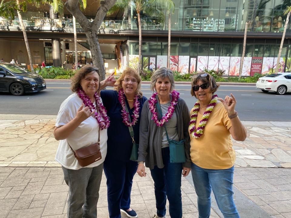 Travel Club members enjoy a trip in Hawaii.