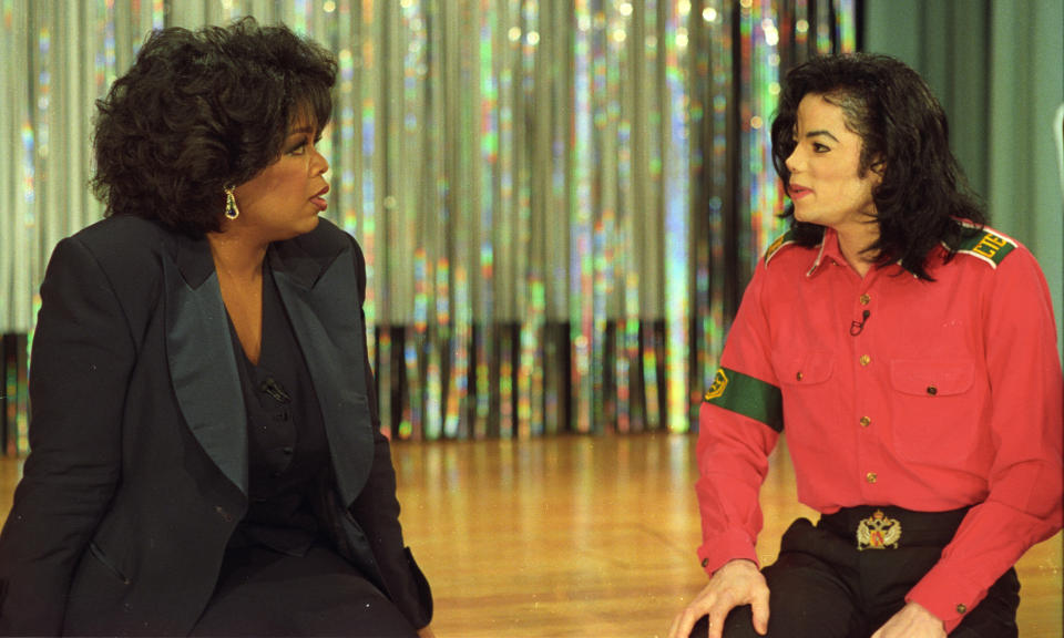 Michael Jackson talks with Oprah Winfrey in this televised interview recorded October 2nd, 1993. SCANNED FROM NEGATIVE. REUTERS/Sam Emerson  PN