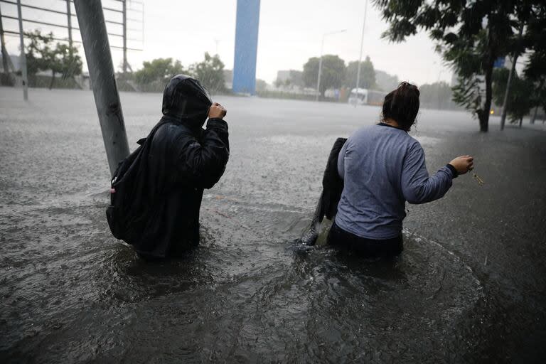 Tormenta en Buenos Aires. Calles inundadas en Avellaneda