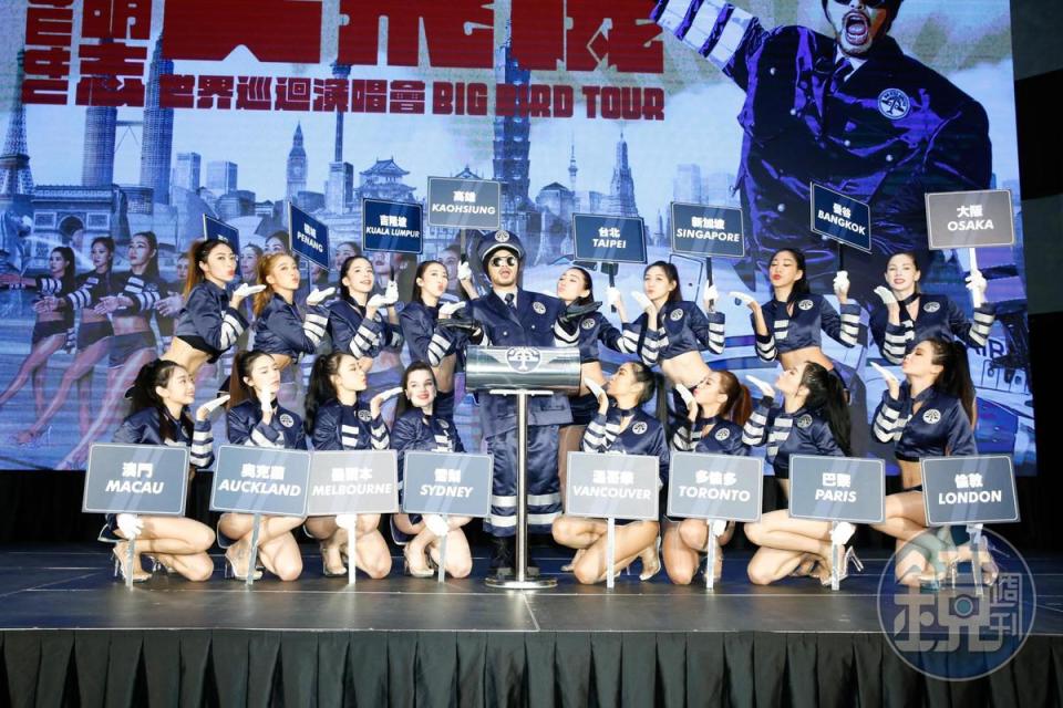 黃明志將帶著身材火辣的台灣美式啦啦隊Luxy Girl， 一路從東南亞唱到歐美。