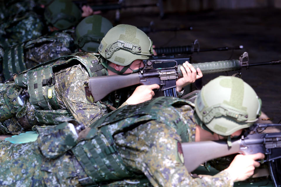 空軍清泉崗基地今天（8日）發生打靶意外，一名士兵下顎中槍，子彈貫穿臉部送醫急救，送到童綜合醫院急救，醫院急救後不治。（打靶示意圖、與所描述事件無關／中時資料照）