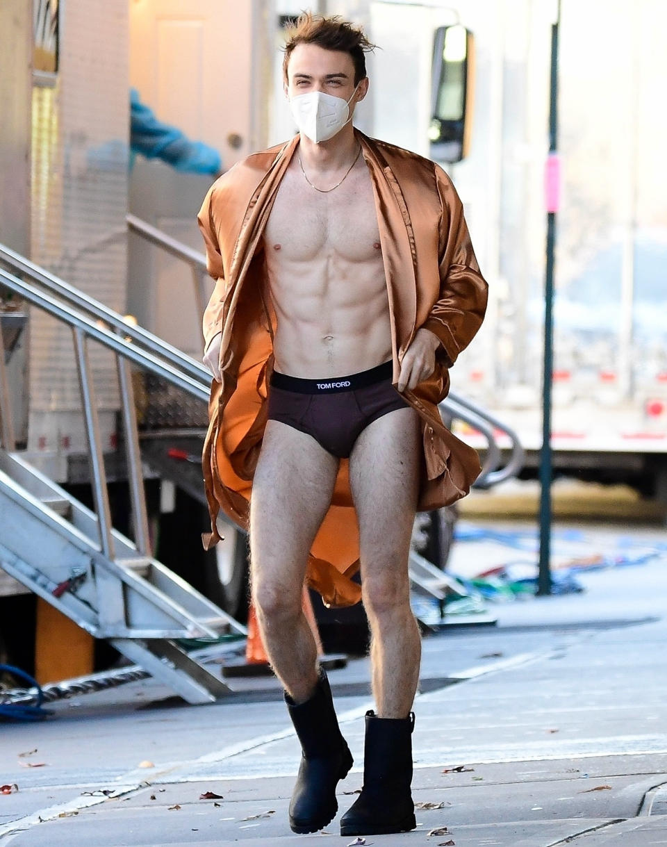 <p>Thomas Doherty puts his abs on display while on the set of <em>Gossip Girl</em> in N.Y.C. on Monday. </p>