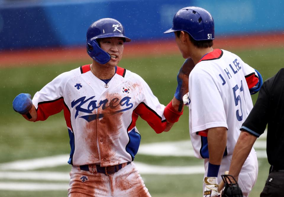 朴海旻（圖左）與李政厚皆入選經典賽韓國國家隊。（Photo by KAZUHIRO FUJIHARA/AFP via Getty Images）