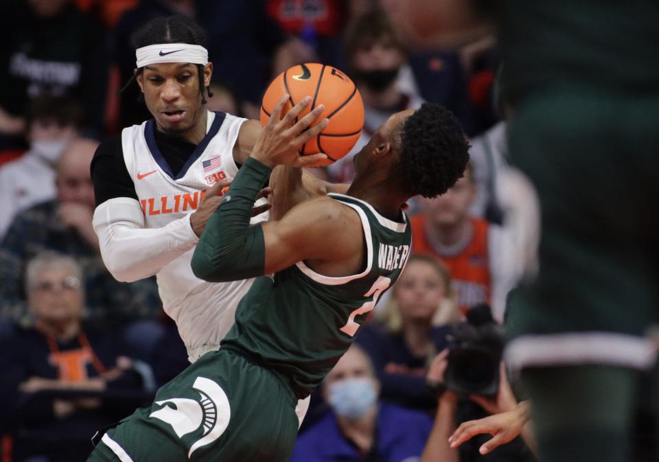 Illinois Fighting Illini guard Trent Frazier (left) tries to knock the ball away from Michigan State Spartans guard Tyson Walker (2) during the first half at State Farm Center on Jan. 25, 2022.