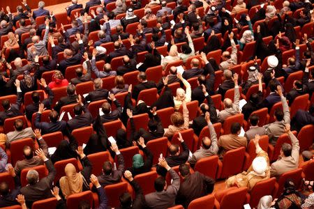 FILE PHOTO Members of the Iraqi parliament gather to vote on Iraq's new government at the parliament headquarters in Baghdad, September 8, 2014. REUTERS/Thaier Al-Sudani/File Photo