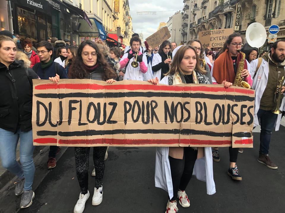 "Du Flouz pour nos blouses" (Crédit Yahoo)