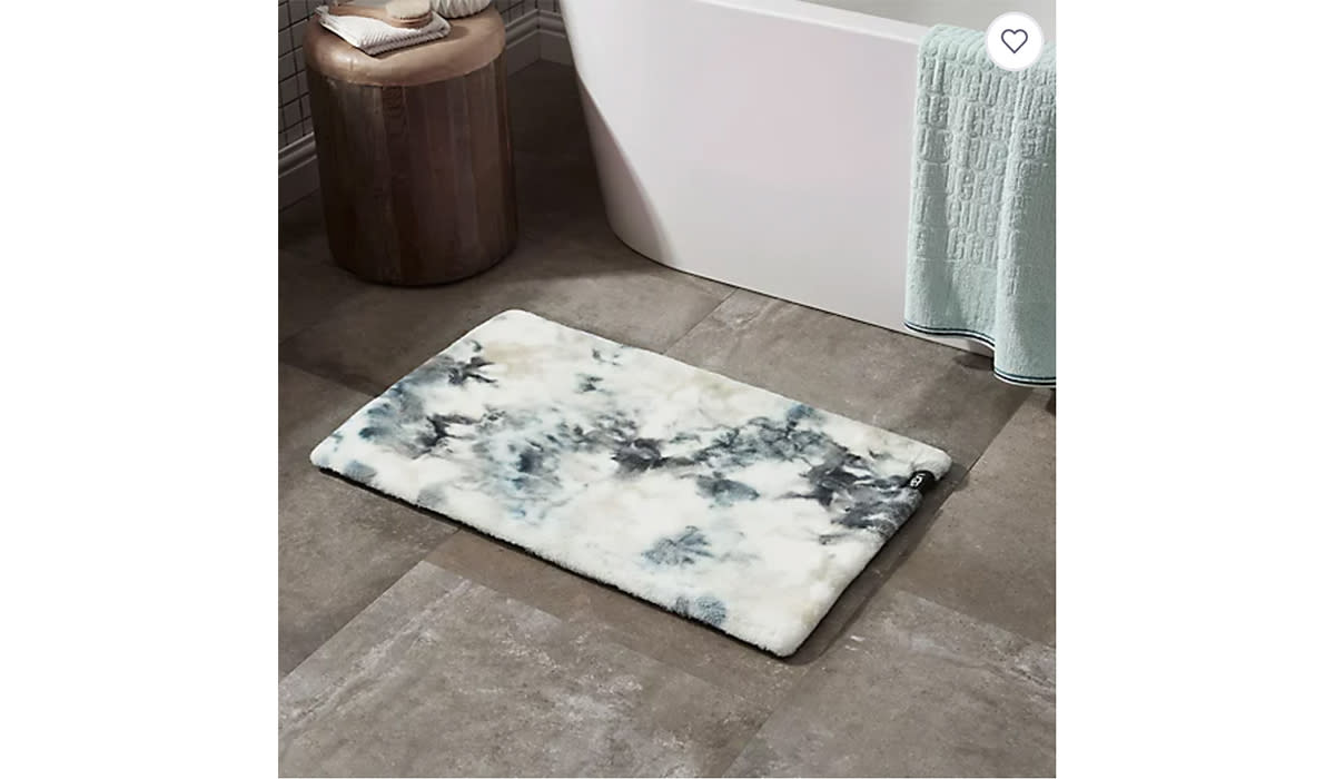 Tie dye bath mat