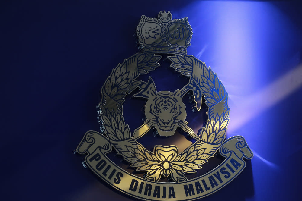 Seri Alam police chief Superintendent Mohd Sohaimi Ishak said the suspect was armed with a knife when he made the threat at around 6pm. — Picture by Ahmad Zamzahuri