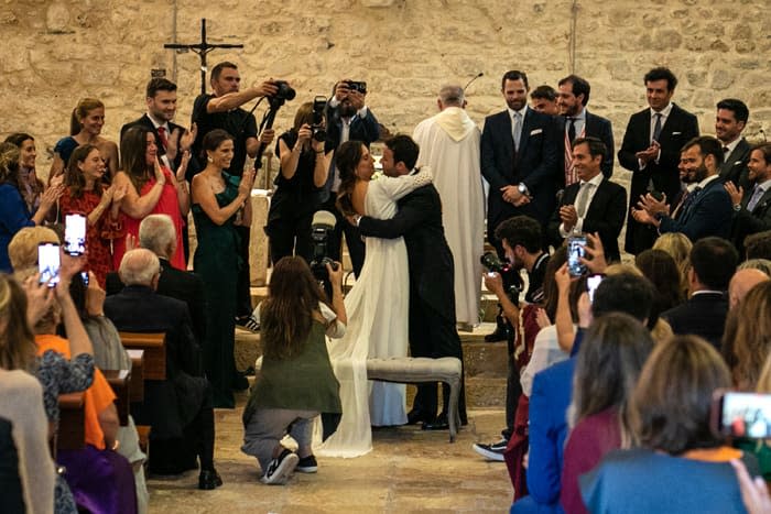 Los novios dentro de la iglesia