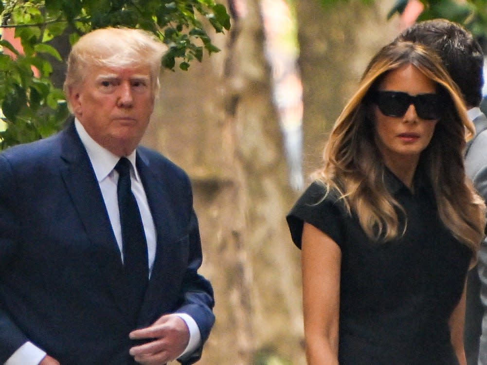 Donald und Melania Trump bei der Ankunft zur Trauerfeier für die verstorbene Ivana Trump. (Bild: Alexi J. Rosenfeld / Getty Images)