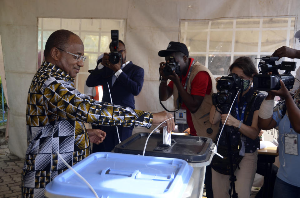 Presidential candidate for the ruling party CCM, Hussein Ali Mwinyi, casts his vote in Zanzibar Tanzania, Wednesday. Oct.28, 2020. Tanzania's other top opposition party, ACT Wazalendo, accused police of shooting dead nine people in the semi-autonomous region of Zanzibar. (AP Photo)