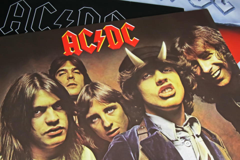 重金屬搖滾天團「AC/DC」創始團員過世。（圖／shutterstock）