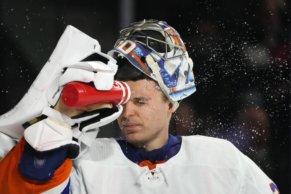 New York Islanders goaltender Ilya Sorokin splashes water on his face during the third period of an NHL hockey game against the Arizona Coyotes, Thursday, Jan. 4, 2024, in Tempe, Ariz. (AP Photo/Ross D. Franklin)