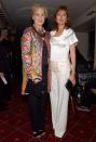 <p>Und noch ein wunderschön bedruckter Mantel für ein Event mit Kollegin Susan Sarandon. <i>(Foto von Dimitrios Kambouris/WireImage)</i></p>