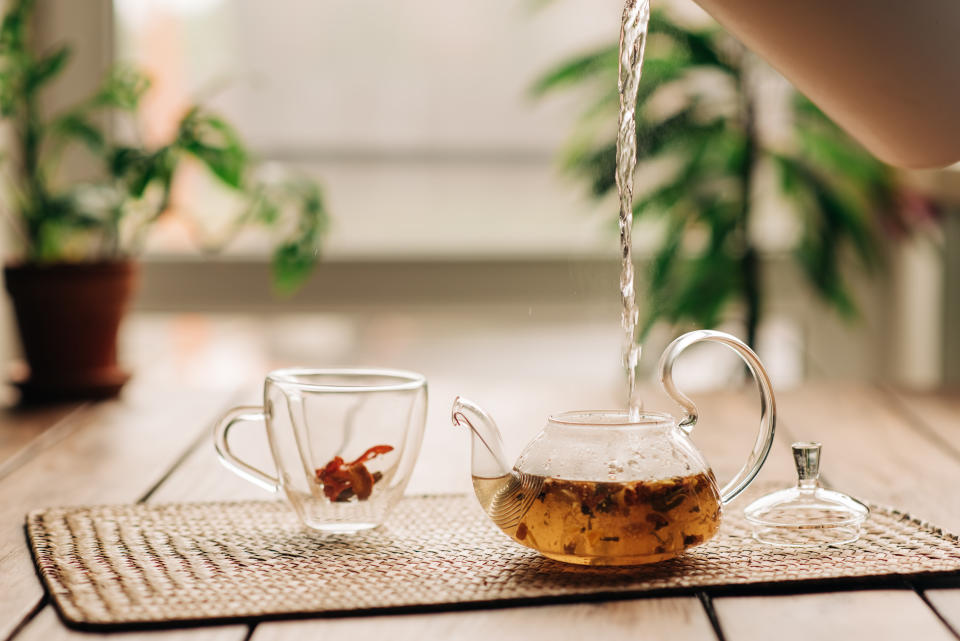 腸胃濕熱型推薦茶飲：去濕清熱茶（示意圖/Getty Image）