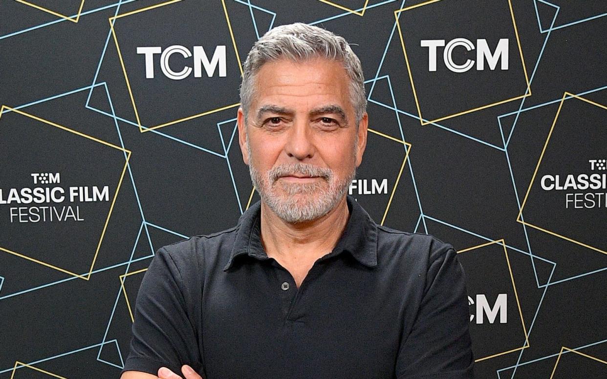 George Clooney hat verrraten, dass Johnny Depp und Mark Wahlberg einst eine Rolle in "Ocean's Eleven" ausschlugen. (Bild: 2023 Getty Images/Charley Gallay)
