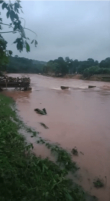 <div class="paragraphs"><p>Cheruvally bridge completely destroyed by water current</p></div>