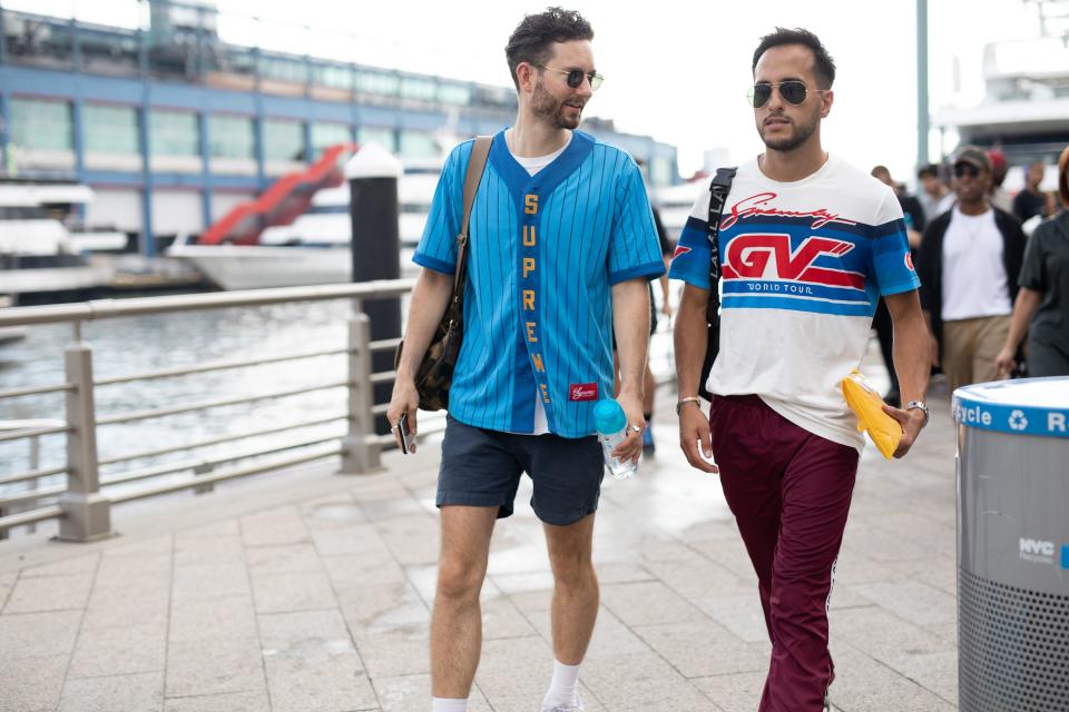 <p>New York fashion week is one of the best - as much as that pains British style writers to say. Like all things stateside, the fashion circle goes big: big on prints, big on statement, big on the shows (<a rel="nofollow noopener" href="https://www.esquire.com/uk/style/fashion/a23003716/every-single-thing-youll-want-from-tom-fords-ss19-show/" target="_blank" data-ylk="slk:see the Tom Ford SS19 circus for further details;elm:context_link;itc:0;sec:content-canvas" class="link ">see the Tom Ford SS19 circus for further details</a>).<br></p><p>This season was no different. Though just as impressive as the clothes on the runway were those outside of them; the trend-carving moves made from fashion insiders that are just as influential as the designers themselves. Here are 10 of the best from the Big Apple. <br></p>