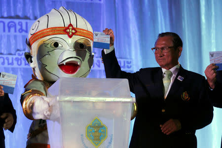 Thailand Election Commission's chairman Supachai Somcharoen casts an example ballot at an event to kick off the distribution of five million copies of a controversial military-written draft constitution, ahead of the August 7 referendum in Bangkok, Thailand, May 25, 2016. REUTERS/Chaiwat Subprasom