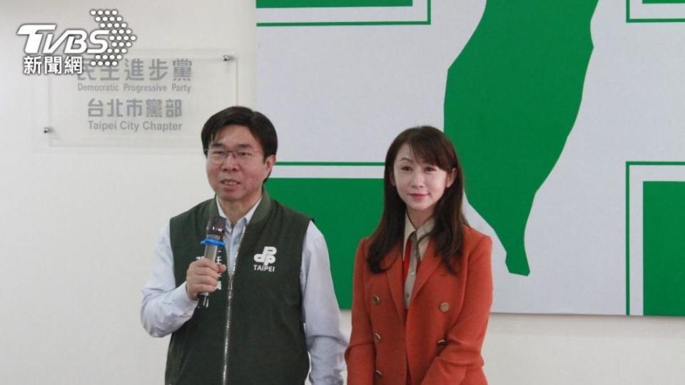 台北市議員許淑華（右）日前登記黨內初選，再戰信義南松山。（圖／方炳超攝）