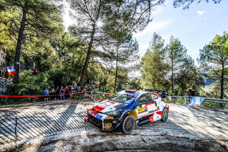WRC賽道為一般所使所的道路，但不一定是瀝青的馬路。圖片摘自：Pirelli