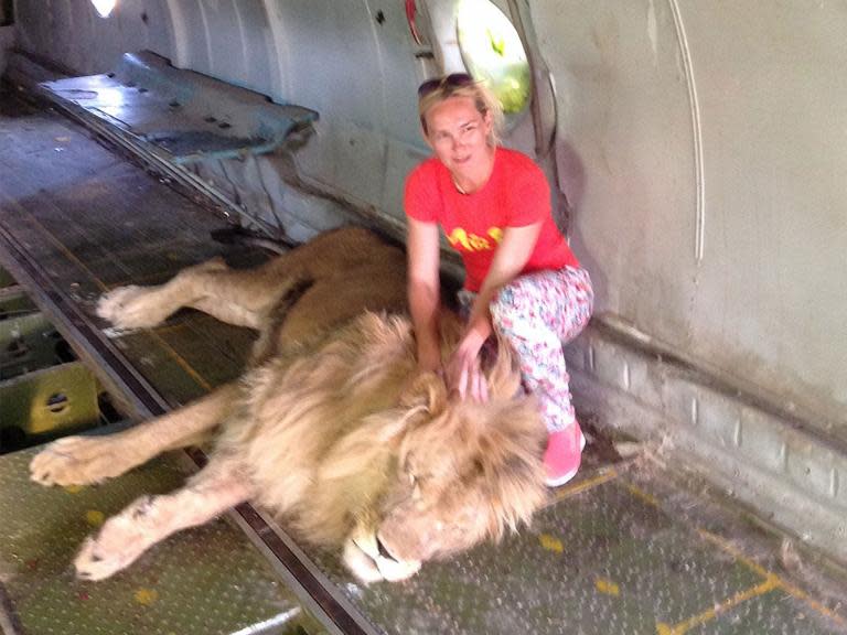 Olga Solomina was mauled moments after posing for a photo with the seemingly docile lion. Source: Komsomolskaya Pravda