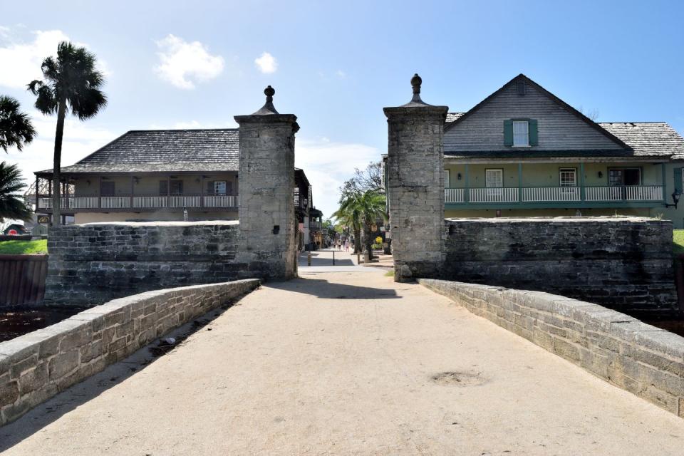 6) Walking Ghost Tour in St. Augustine, Florida