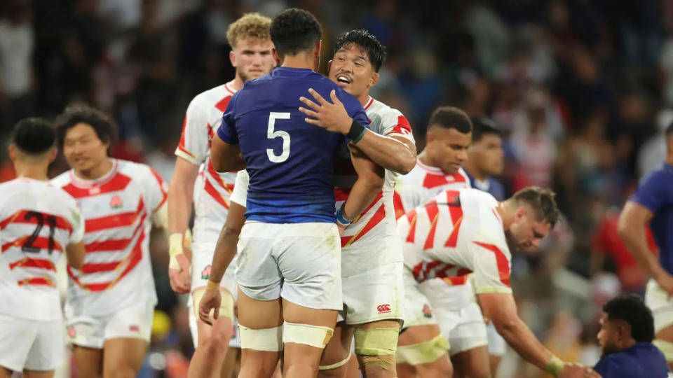 Japan celebrate after winning the Rugby World Cup Pool D match against Samoa. Credit: Alamy