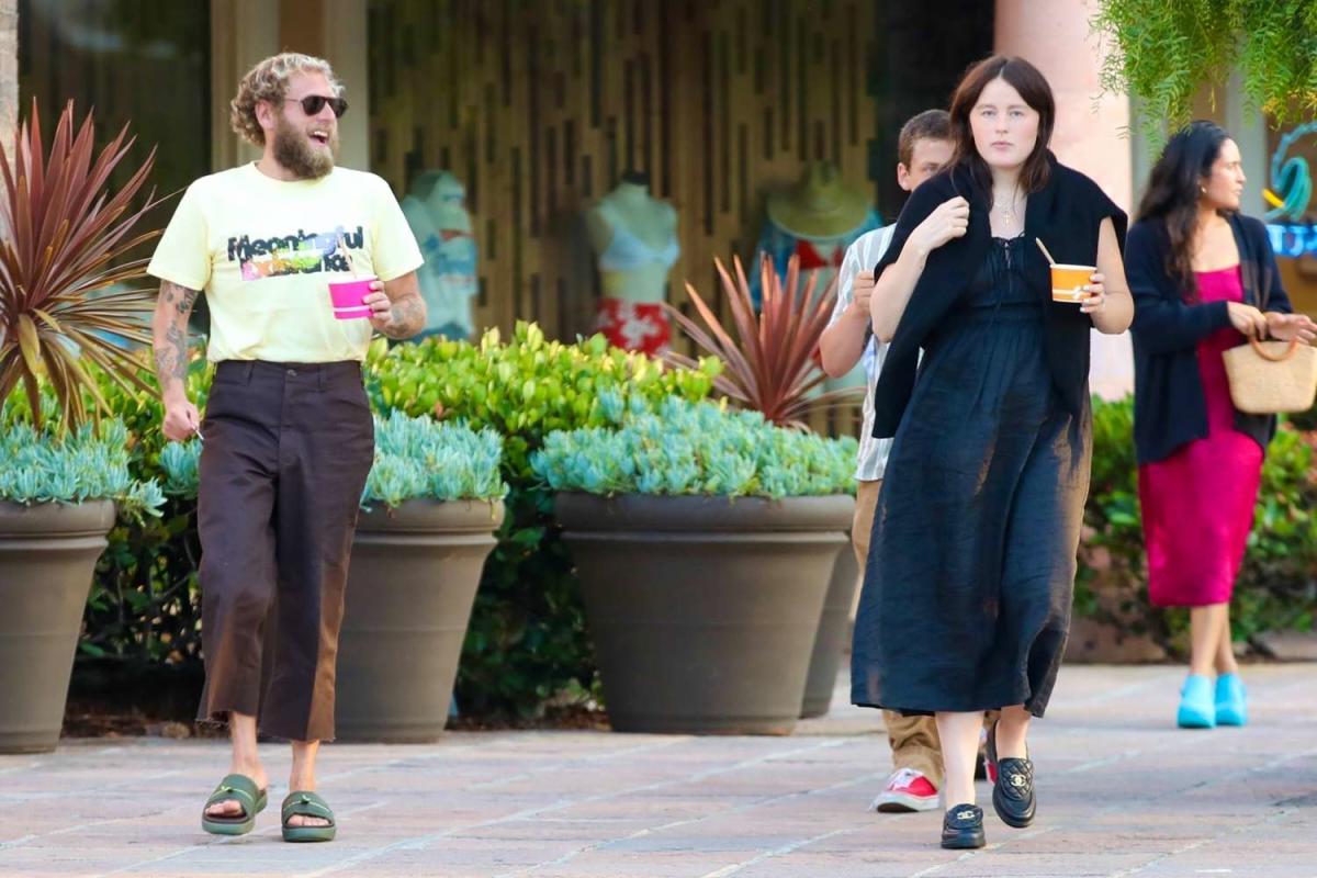 Jonah Hill and her friend Olivia Millar get ice cream in Malibu after welcoming their first child