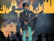 <p>Das Vermögen von Sänger Prince gibt auch nach seinem Tod Rätsel auf. Laut “TMZ” sollen von den geschätzten 200 bis 300 Millionen Dollar nur noch etwa die Hälfte übrig sein. Schuld sei der Lebensstil des Weltstars gewesen. (Bild-Copyright: Chris Pizzello/Invision/AP) </p>