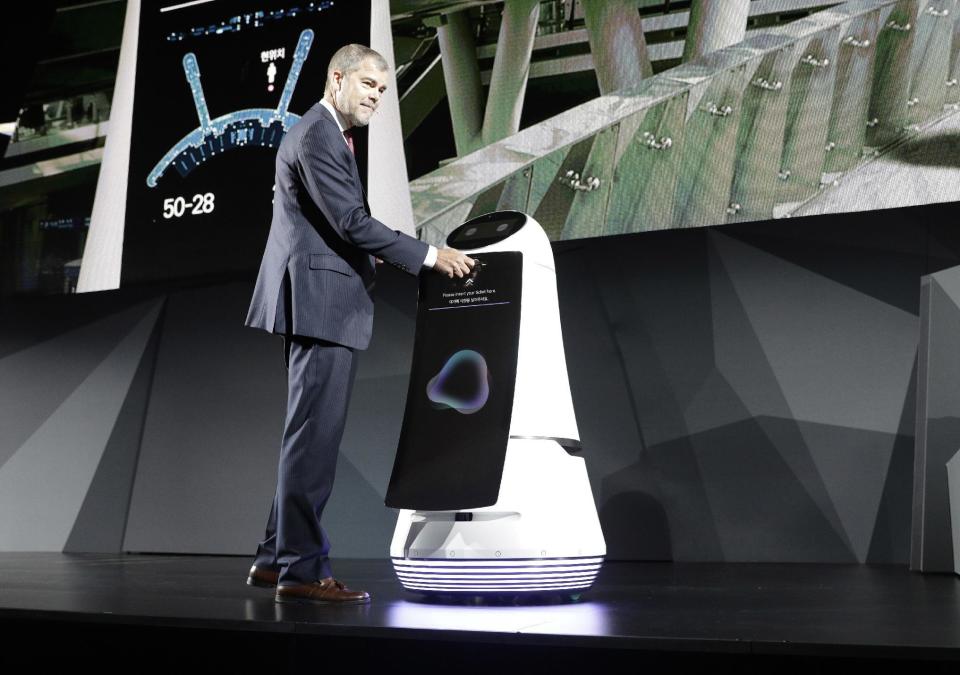 David VanderWaal, vice president of marketing for LG Electronics USA, unveils the Airport Guide Robot during an LG news conference before CES International, Wednesday, Jan. 4, 2017, in Las Vegas. (AP Photo/John Locher)