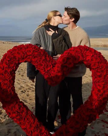 派翠克史瓦辛格向艾比查恩求婚成功，兩人開心擁吻。（圖／翻攝IG）